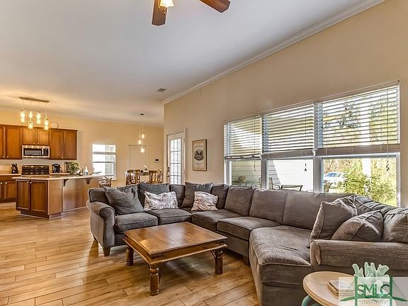 5th image of 305 Lakeside Blvd