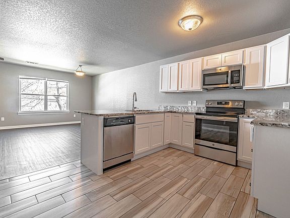5th image of 109 2nd Ave SW Unit D