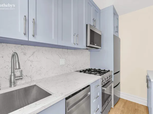 433 East 51st Street 3G image 3 of 10