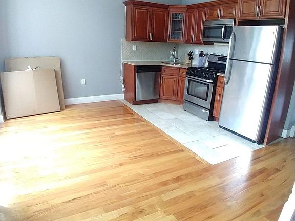 3rd image of 387 Bainbridge St #1