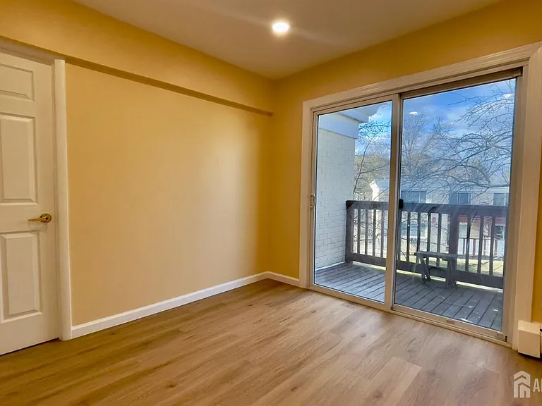 16 Lake Ave #2B — Photo 7