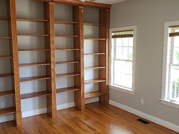 4th image of 219 Senseny Glen Dr