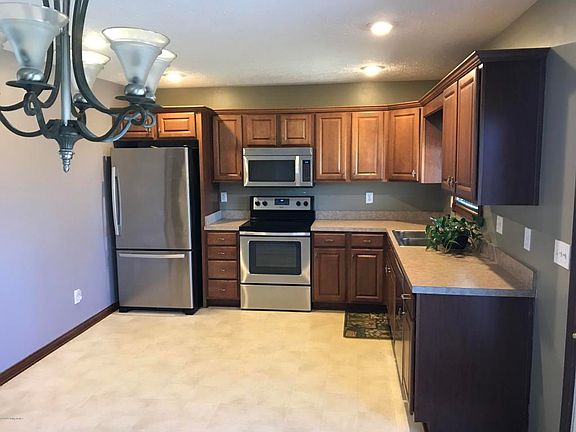 3rd image of 141 Mockingbird Dr