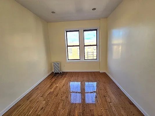 5th image of 18 E 21st St APT C6