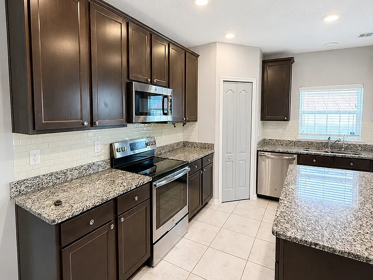 125 Walnut Way — Photo 4