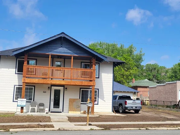 924 7th St, Rawlins, WY 82301