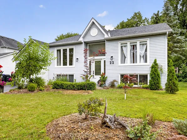 22 Michael St, Angus - Borden Cfb-bfc, ON L3W 0M4