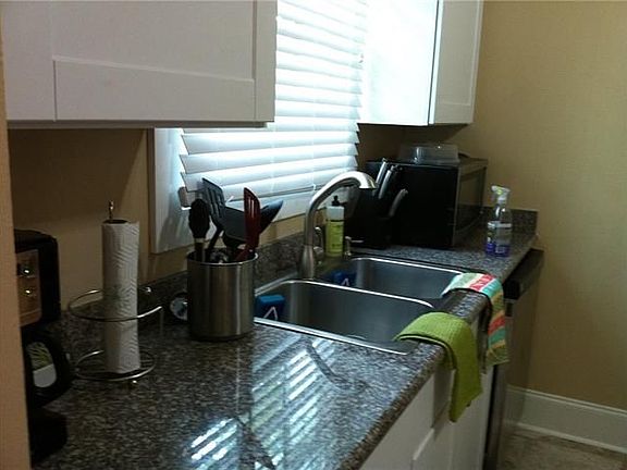 4th image of 822 Louisiana Ave #B