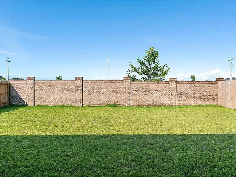 2708 Golden Palms Ln — Photo 18