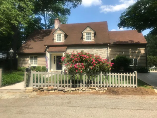 404 Ingles Ct, Blacksburg, VA 24060