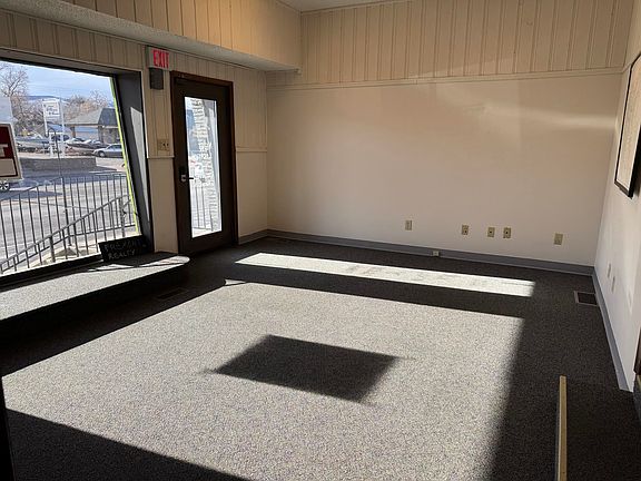 2nd image of 824 Main St