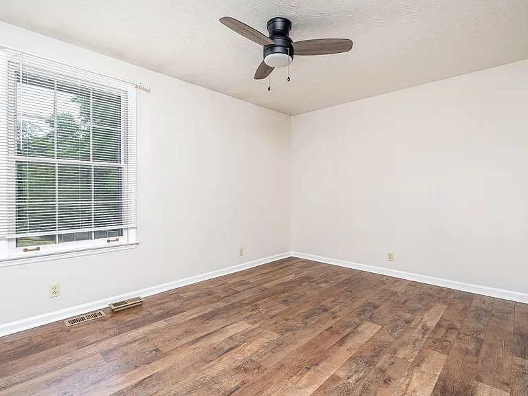 164 Hillside Dr — Photo 13
