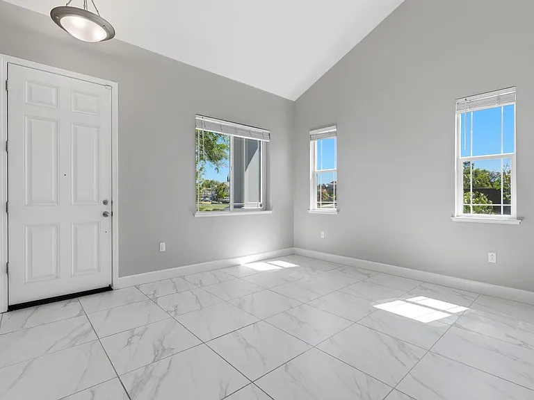 453 Diamond Peak Ln — Photo 8