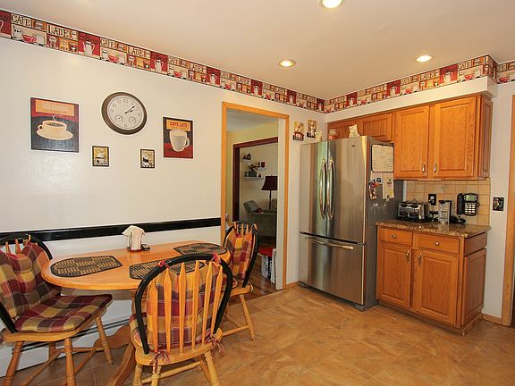 2nd image of 72 Carey St