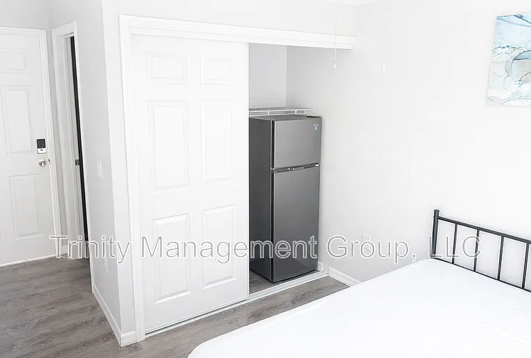 1509 Winding Way E #3 — Photo 11