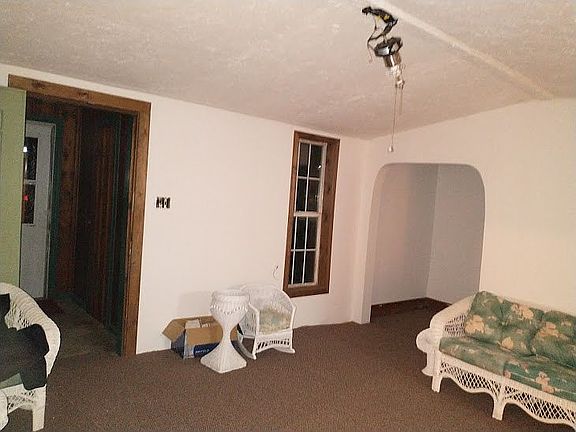 Livingroom with Alcove