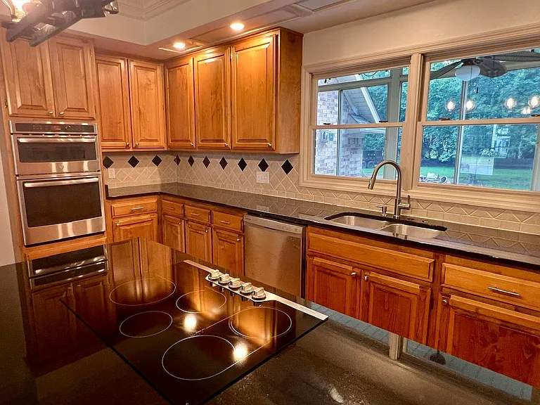 1302 Honeywood Pl — Photo 10