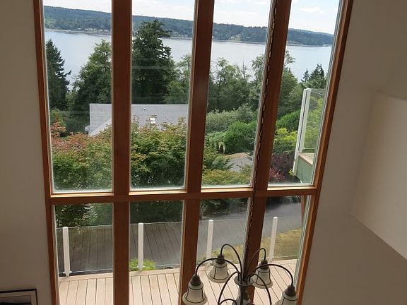5th image of 13205 Emerald Dr NW