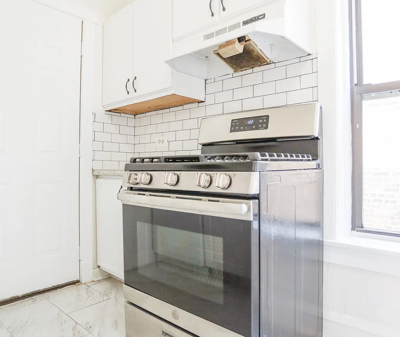 2625 N Spaulding Ave — Photo 1
