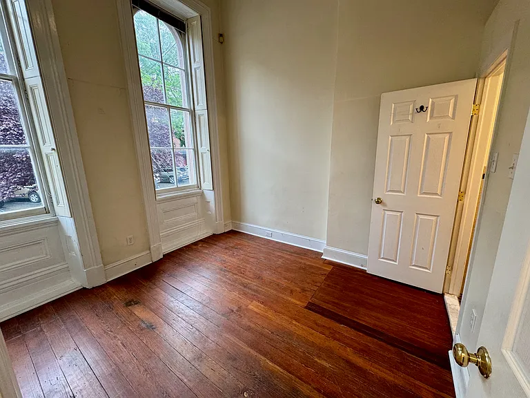 318 Bainbridge St #B — Photo 15