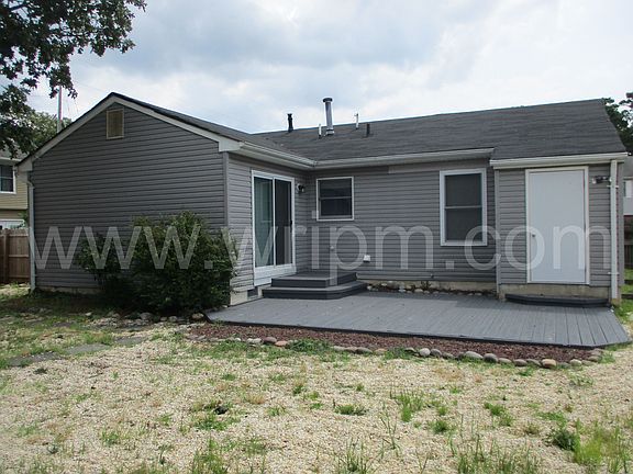 5th image of 102 W Holly Ln