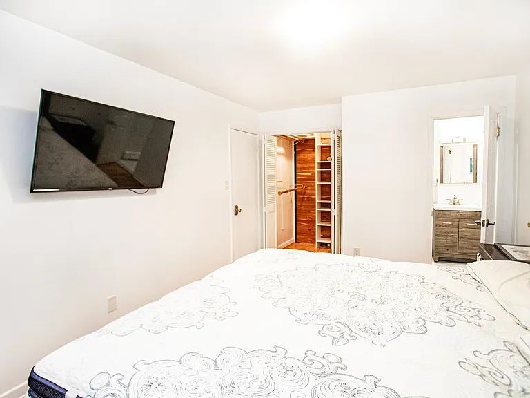 391 Manila Ave #2 — Photo 10