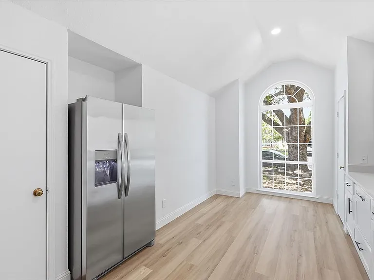 8812 Sabinas Trl — Photo 14