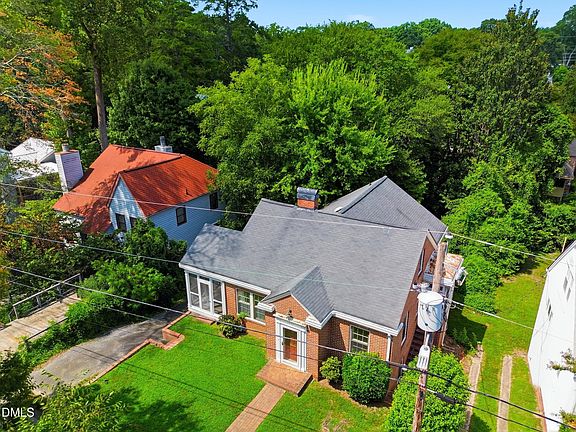 3rd image of 1420 Park Dr