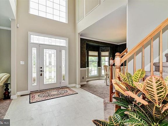 4th image of 214 Margaux Cir
