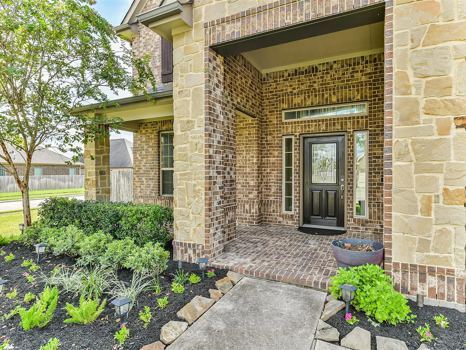 5 bed, 3.5 bath, 4001 sqft, $3,800 — Photo 3