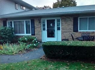 42 Fox Ridge Cres, Warwick, RI 02886