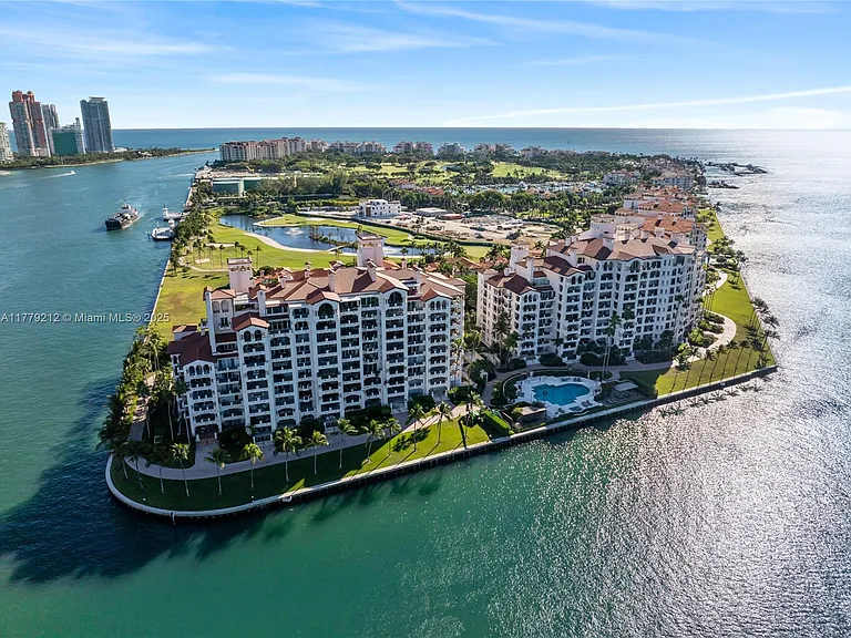 19112 Fisher Island Dr #19112 — Photo 37