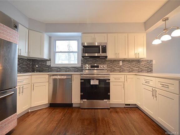 5th image of 33 Capitol Dr