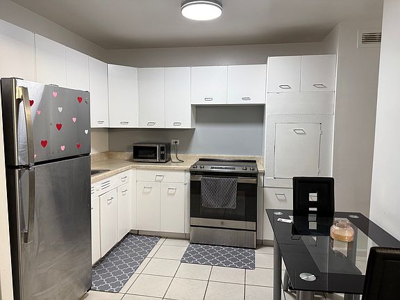 2nd image of 6301 N Sheridan Rd APT 9M
