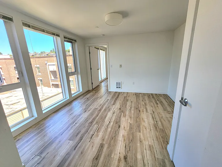 Russo Apartments — Photo 42