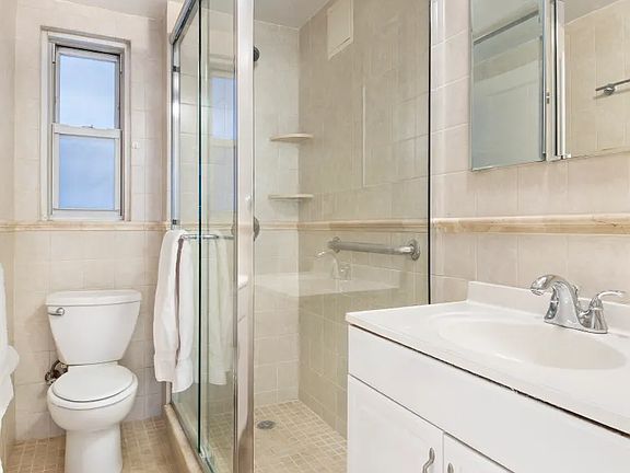 5th image of 321 E 43rd St APT 302
