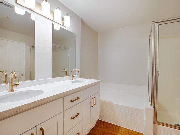 5th image of 344 Hauser Blvd APT 424