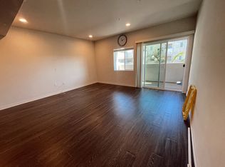 6334 Woodman Ave #310, Van Nuys, CA 91401