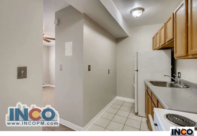 Move-In Special: Qualified applicants with strong credit, positive rental history, and verifiable em — Photo 4