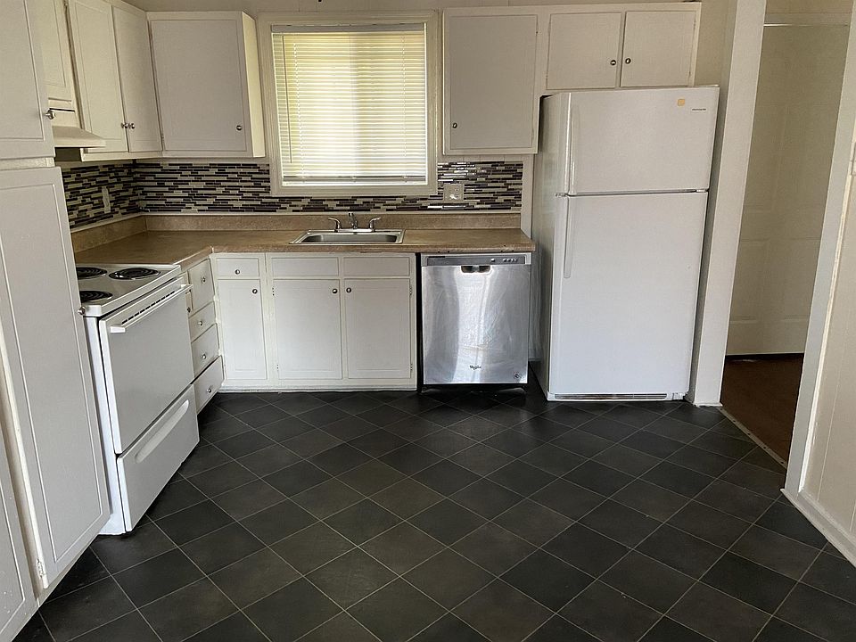2nd image of 411 Northside Dr APT B8