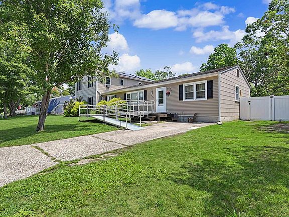 3rd image of 703 David Ln