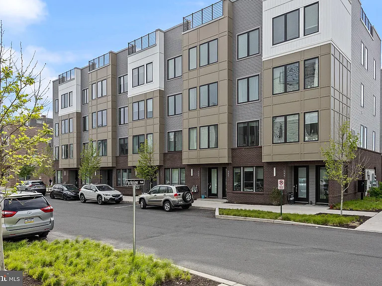 2150 Northbank Pl #143 — Photo 2