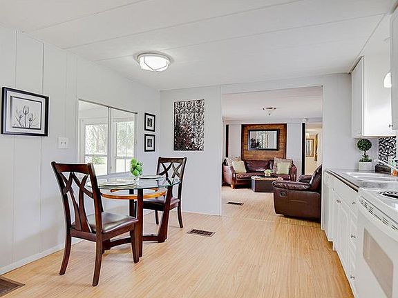 4th image of 364 Ivanhoe Cir