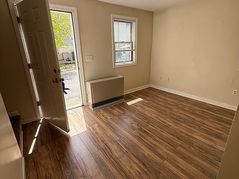 2 Flanders Ct #1 — Photo 5