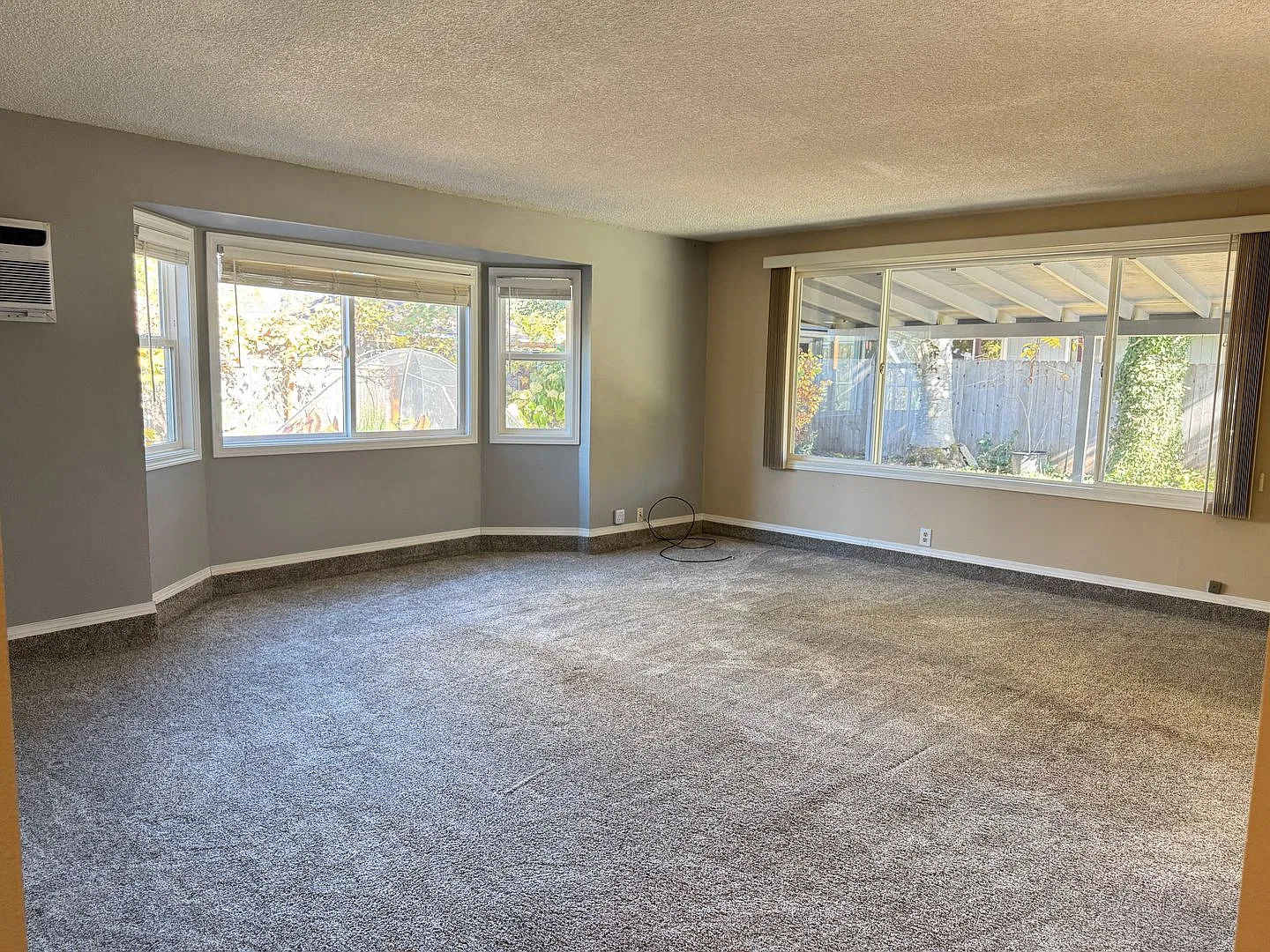 Beautiful 3 bedroom 2 bath house in Thurston! — Photo 3