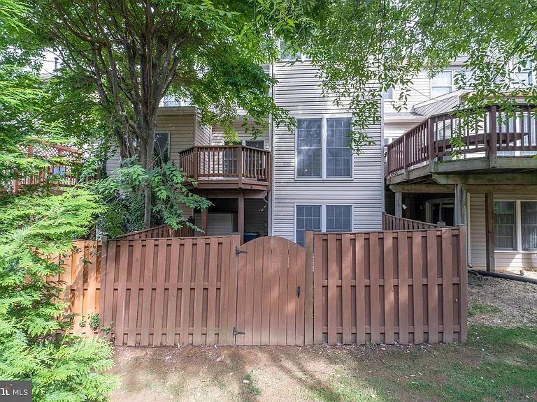 3940 Kathryn Jean Ct — Photo 42