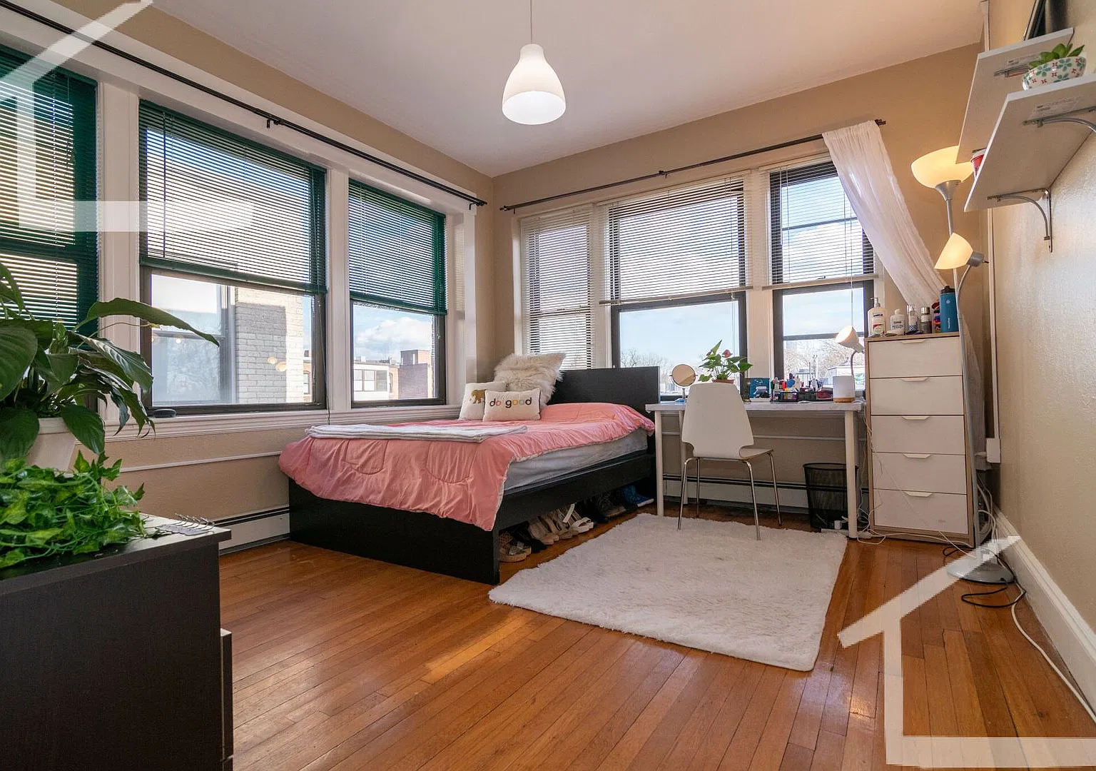 Look No Further Hottest Brookline 5 Bed — Photo 2