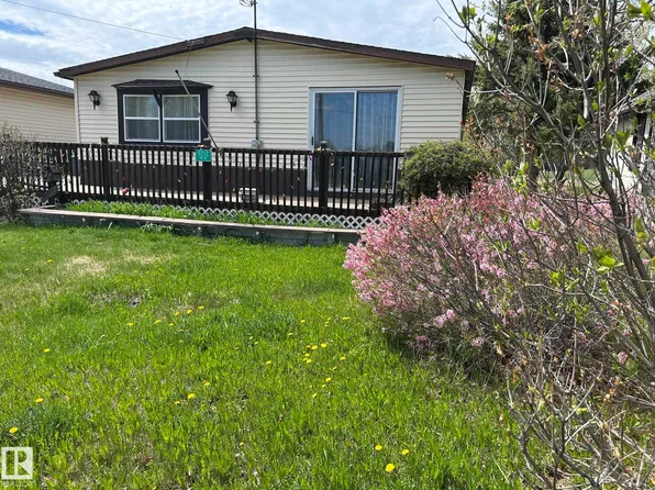 5212 50th St, Redwater, AB T0A 2W0