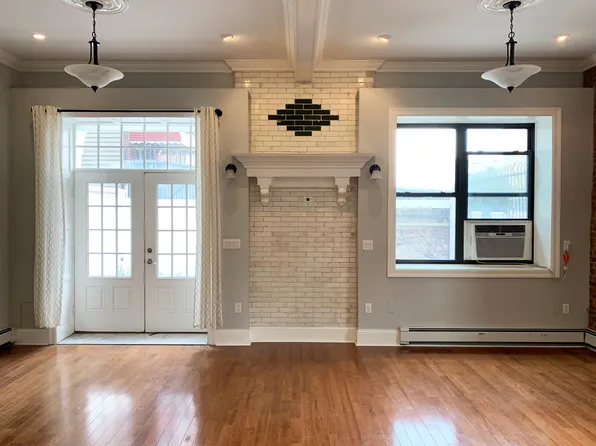 350 Irving Avenue image 9 of 15