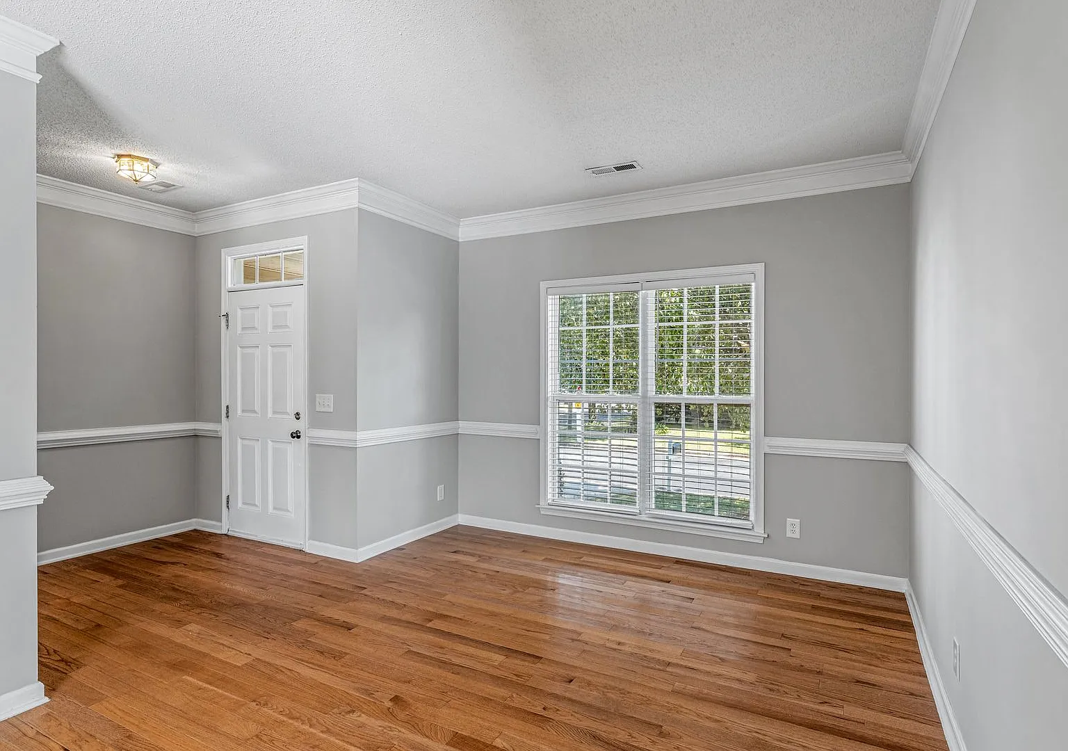 W. Wendover, Beautiful Home, Granite Counter-Tops, SS Appliances, Hardwoods, FP, Deck, Fenced, Ga... — Photo 3